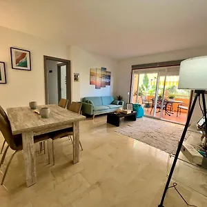 https://precioso-apartamento-con-bbq-en-estepona.es-andalucia.com