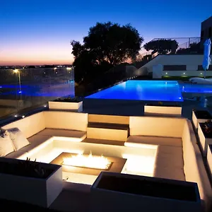 https://magnifico-apartamento-piscina-privada-frente-campo.es-andalucia.com